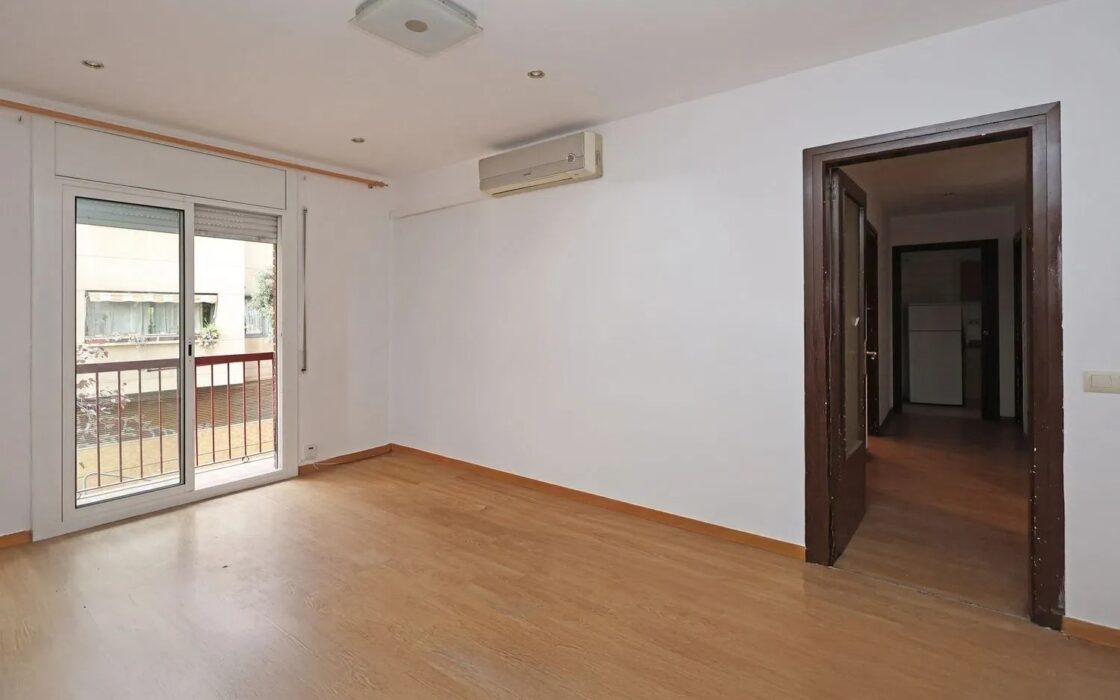 Світла квартира 80 кв.м в Побле-Сек, Барселона з балконом