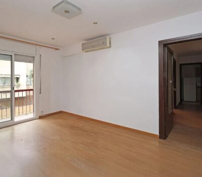 Світла квартира 80 кв.м в Побле-Сек, Барселона з балконом