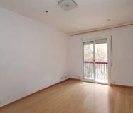 Світла квартира 80 кв.м в Побле-Сек, Барселона з балконом