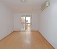 Світла квартира 80 кв.м в Побле-Сек, Барселона з балконом