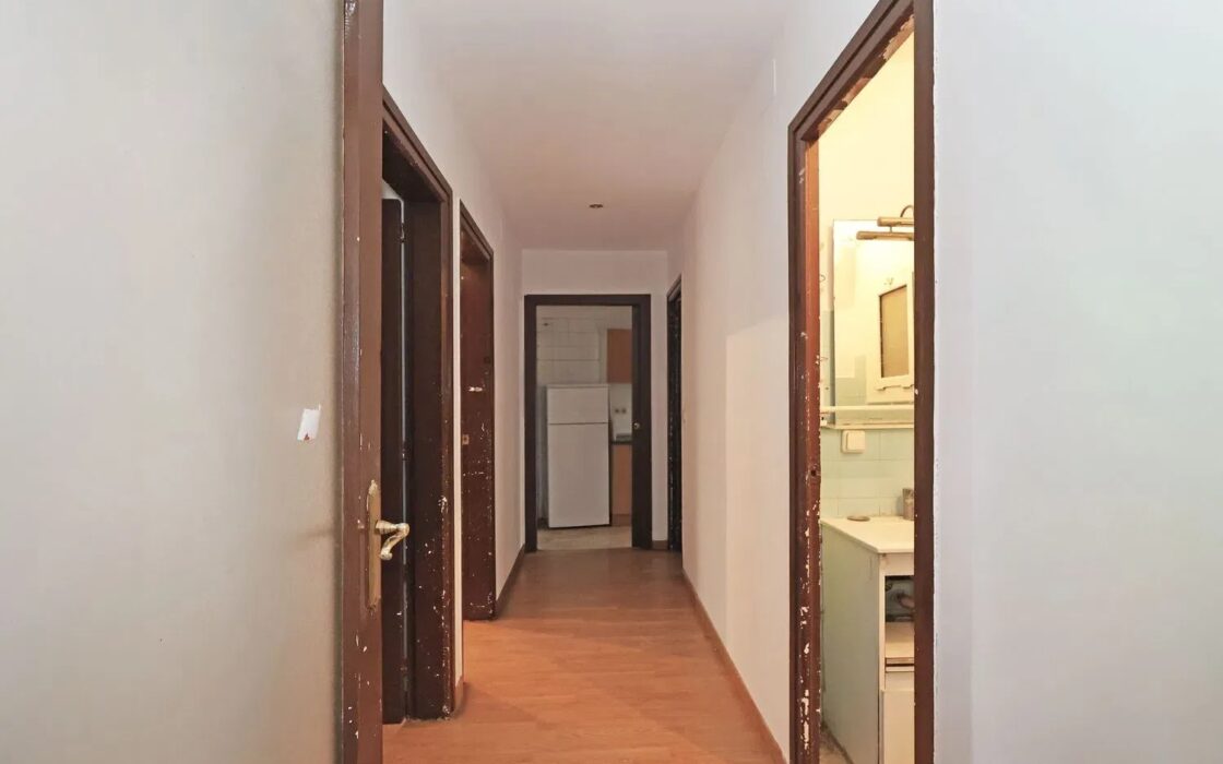 Світла квартира 80 кв.м в Побле-Сек, Барселона з балконом