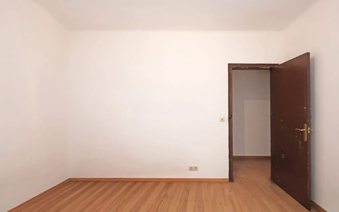 Світла квартира 80 кв.м в Побле-Сек, Барселона з балконом