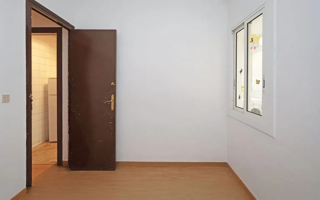 Світла квартира 80 кв.м в Побле-Сек, Барселона з балконом