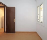 Світла квартира 80 кв.м в Побле-Сек, Барселона з балконом