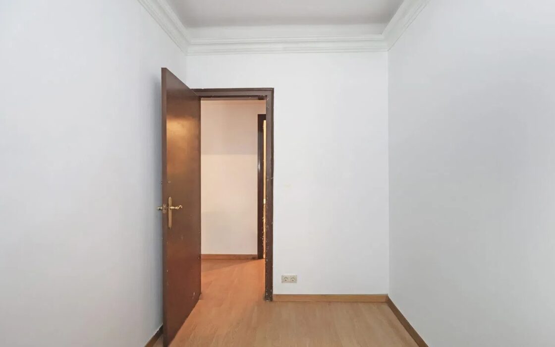 Світла квартира 80 кв.м в Побле-Сек, Барселона з балконом