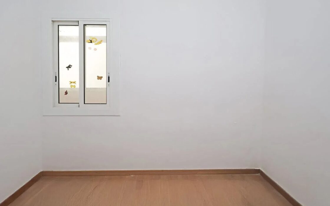 Світла квартира 80 кв.м в Побле-Сек, Барселона з балконом