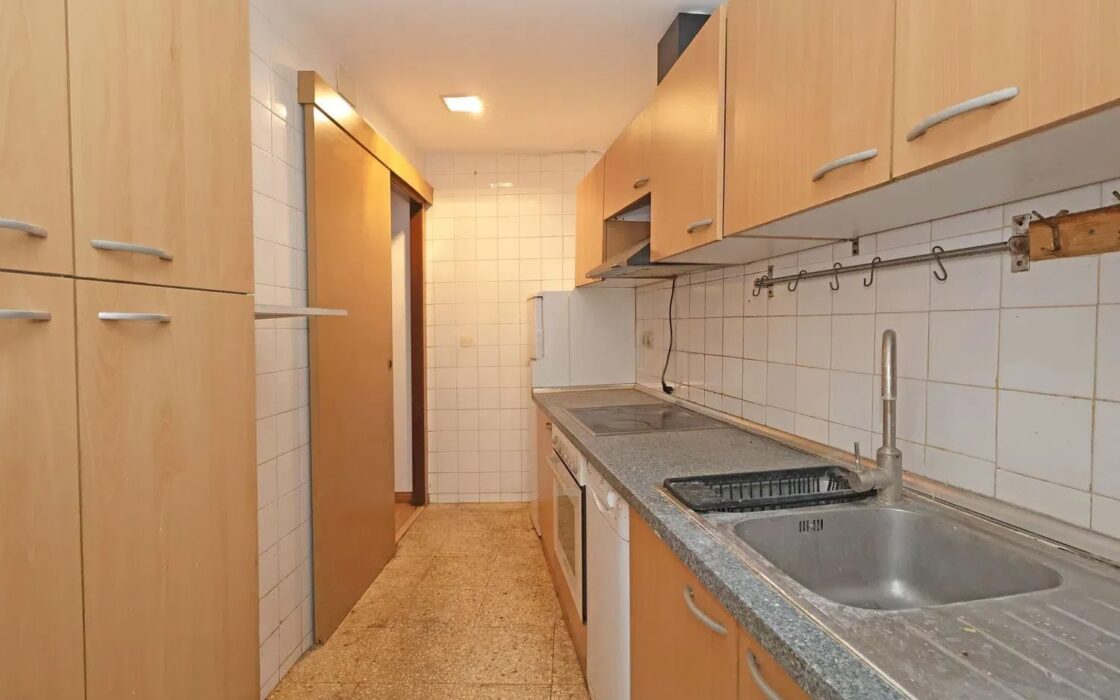 Світла квартира 80 кв.м в Побле-Сек, Барселона з балконом