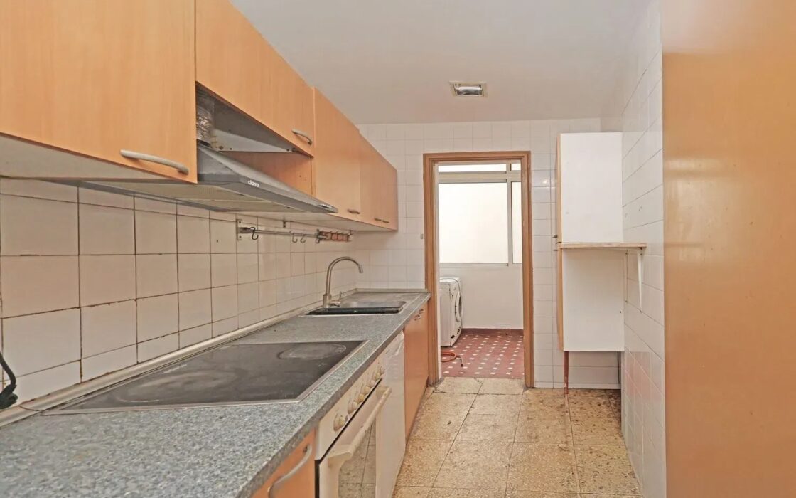 Світла квартира 80 кв.м в Побле-Сек, Барселона з балконом