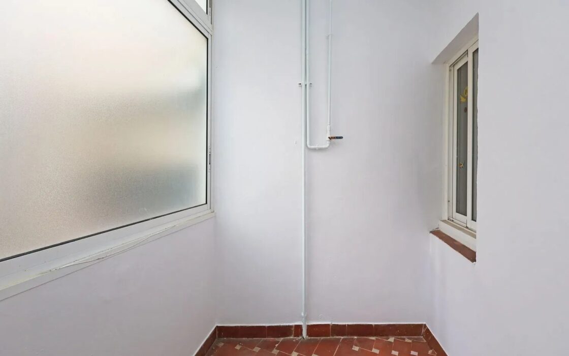 Світла квартира 80 кв.м в Побле-Сек, Барселона з балконом