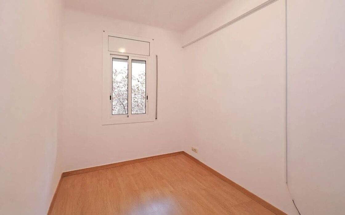 Світла квартира 80 кв.м в Побле-Сек, Барселона з балконом