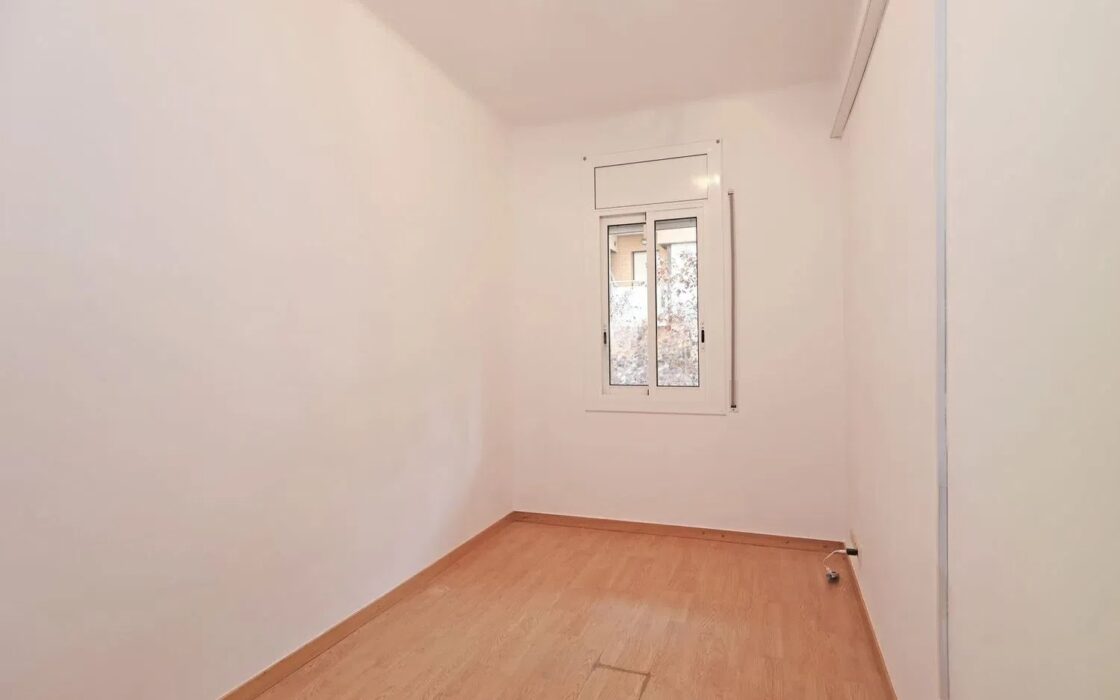 Світла квартира 80 кв.м в Побле-Сек, Барселона з балконом