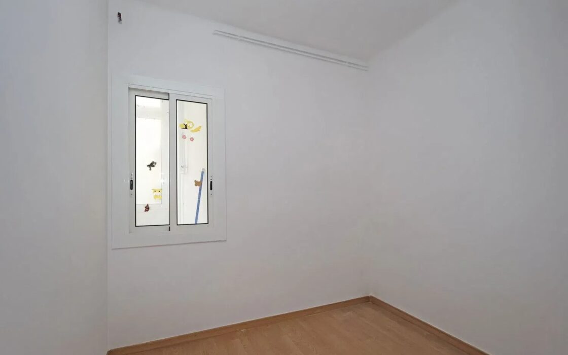 Світла квартира 80 кв.м в Побле-Сек, Барселона з балконом