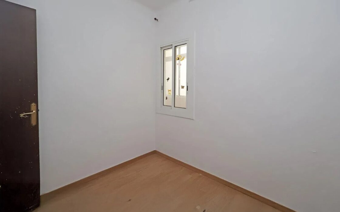 Світла квартира 80 кв.м в Побле-Сек, Барселона з балконом