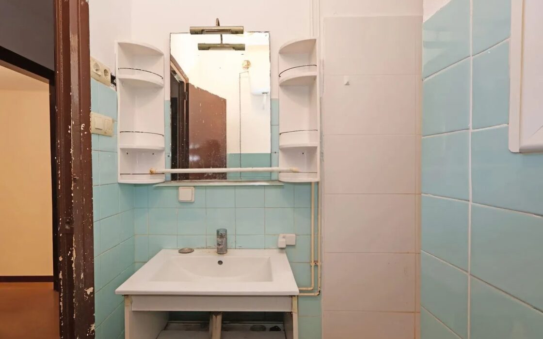 Світла квартира 80 кв.м в Побле-Сек, Барселона з балконом