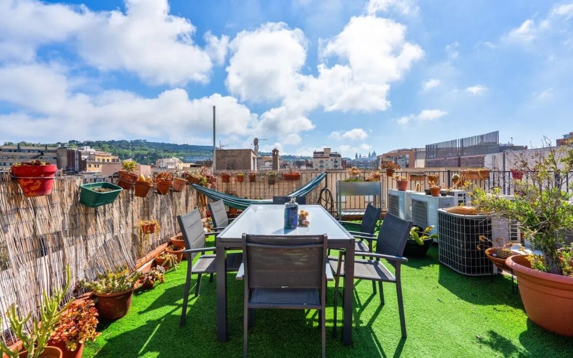 Квартира з терасою в Равалі, Барселона, 64 кв.м, 2 спальні