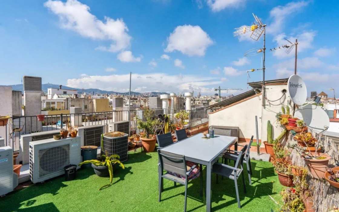 Квартира з терасою в Равалі, Барселона, 64 кв.м, 2 спальні