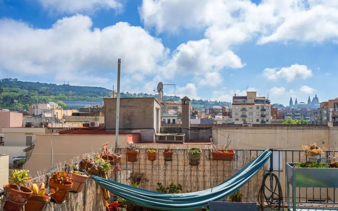 Квартира з терасою в Равалі, Барселона, 64 кв.м, 2 спальні