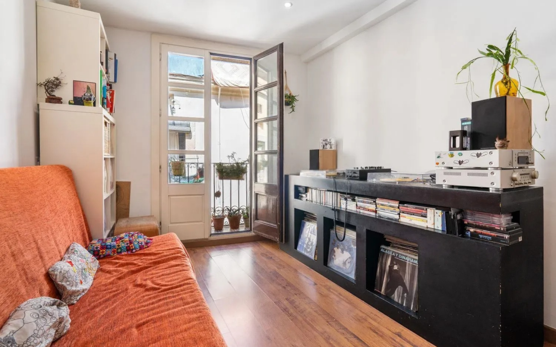 Квартира з терасою в Равалі, Барселона, 64 кв.м, 2 спальні