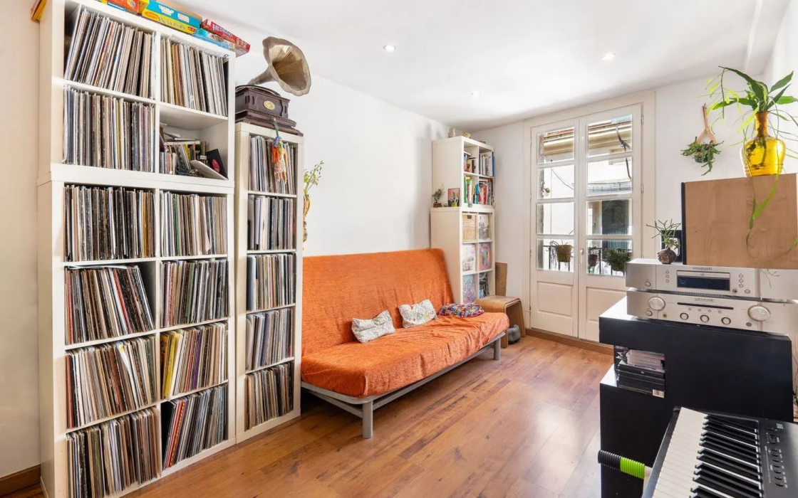 Квартира з терасою в Равалі, Барселона, 64 кв.м, 2 спальні