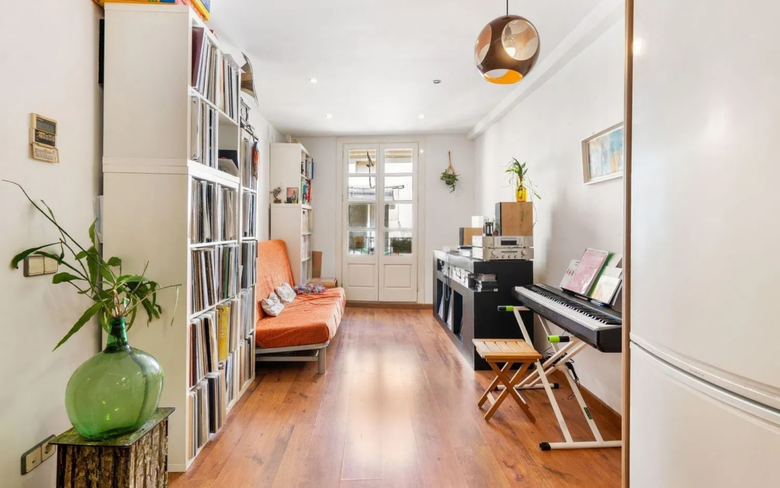 Квартира з терасою в Равалі, Барселона, 64 кв.м, 2 спальні