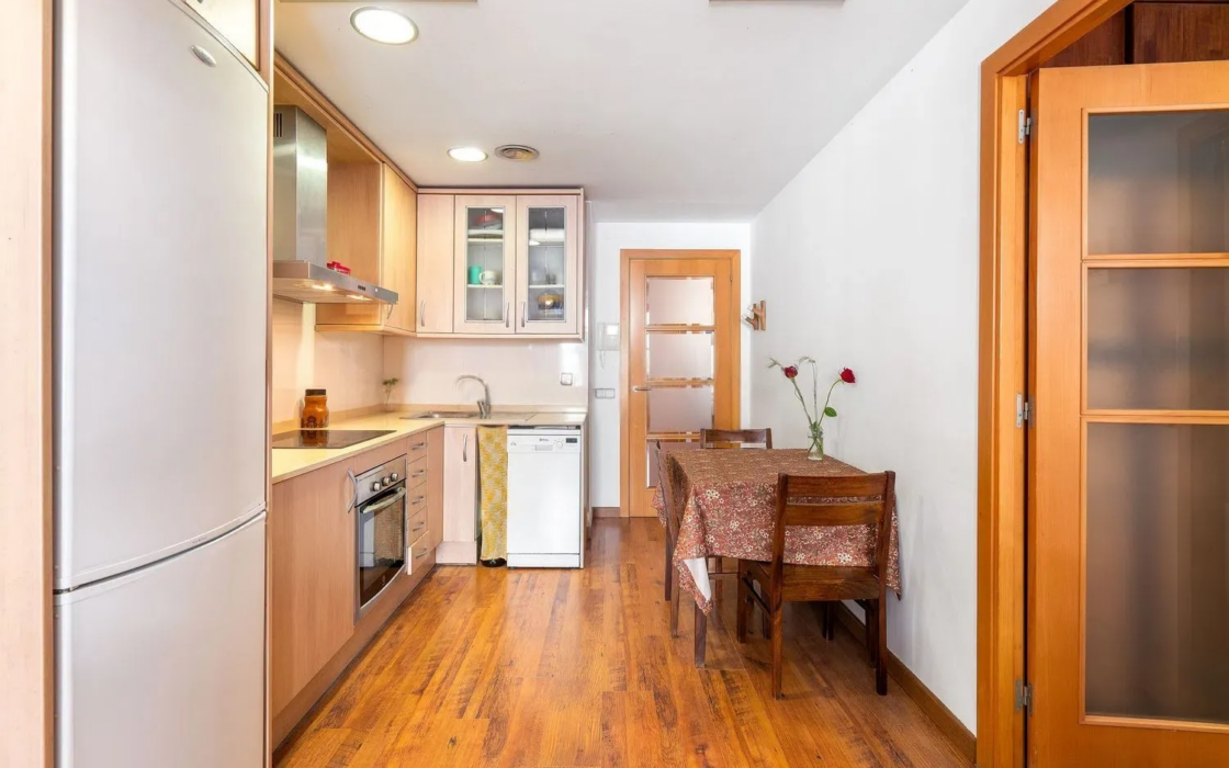 Квартира з терасою в Равалі, Барселона, 64 кв.м, 2 спальні