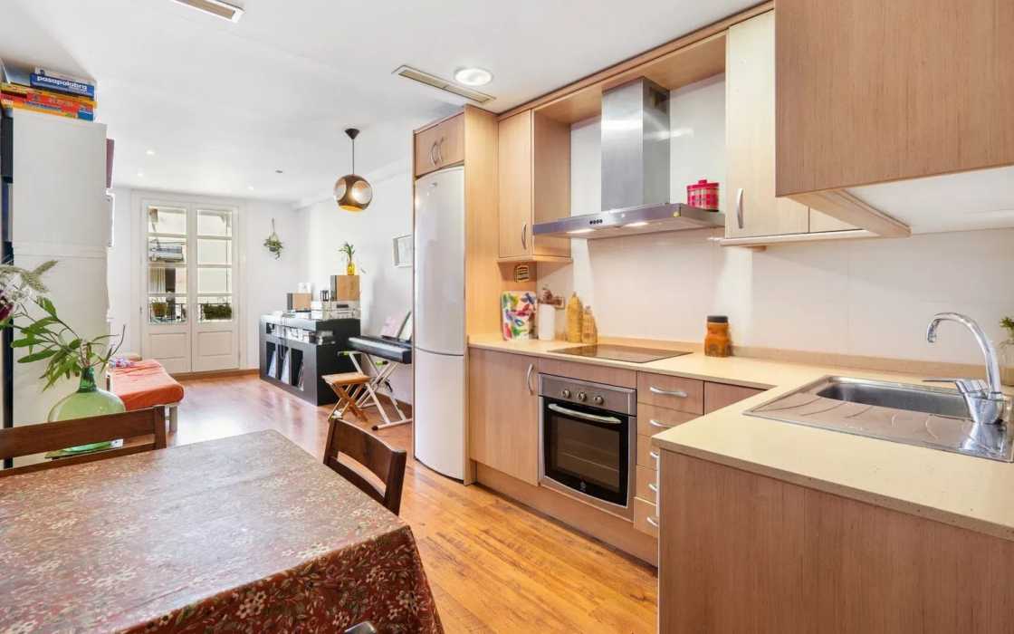 Квартира з терасою в Равалі, Барселона, 64 кв.м, 2 спальні