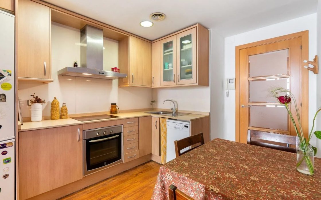 Квартира з терасою в Равалі, Барселона, 64 кв.м, 2 спальні