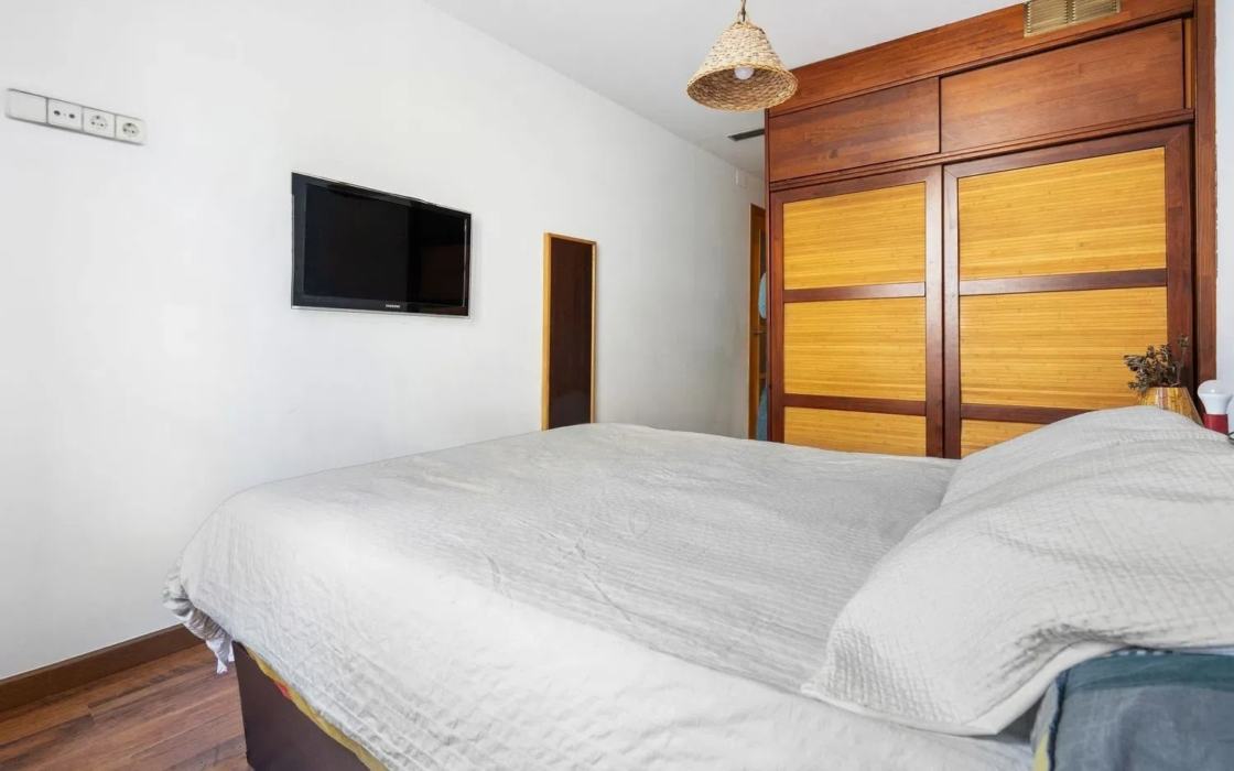 Квартира з терасою в Равалі, Барселона, 64 кв.м, 2 спальні