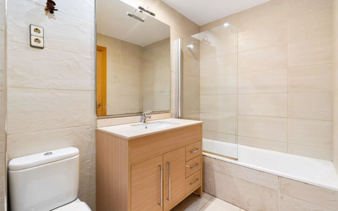 Квартира з терасою в Равалі, Барселона, 64 кв.м, 2 спальні