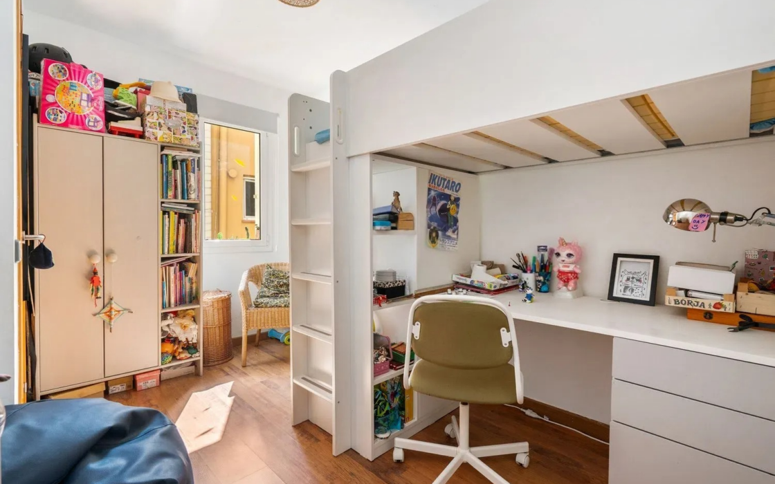 Квартира з терасою в Равалі, Барселона, 64 кв.м, 2 спальні