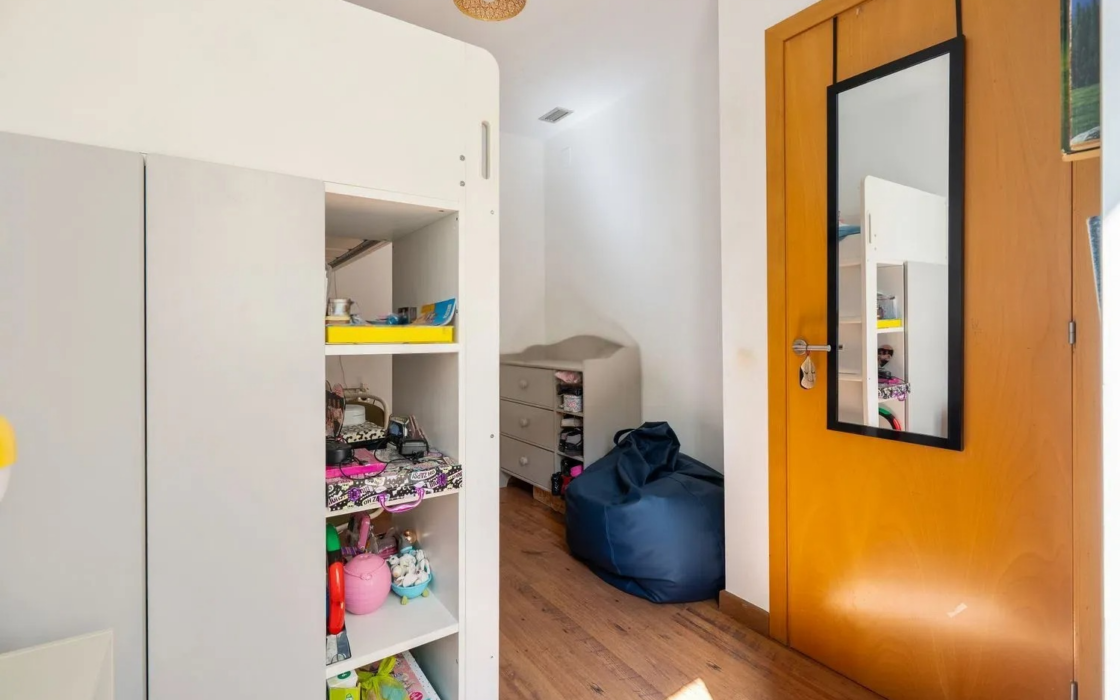 Квартира з терасою в Равалі, Барселона, 64 кв.м, 2 спальні