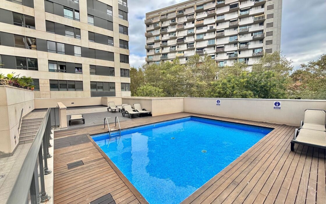 Елегантна квартира 78 кв.м на верхньому поверсі Барселони