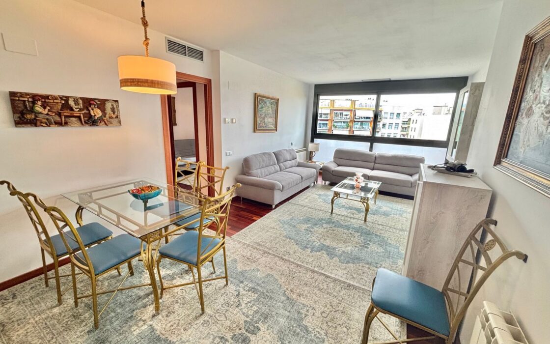 Елегантна квартира 78 кв.м на верхньому поверсі Барселони