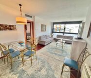 Елегантна квартира 78 кв.м на верхньому поверсі Барселони