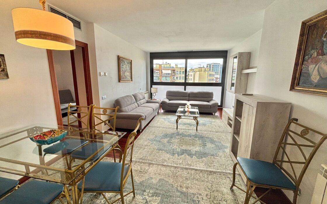 Елегантна квартира 78 кв.м на верхньому поверсі Барселони