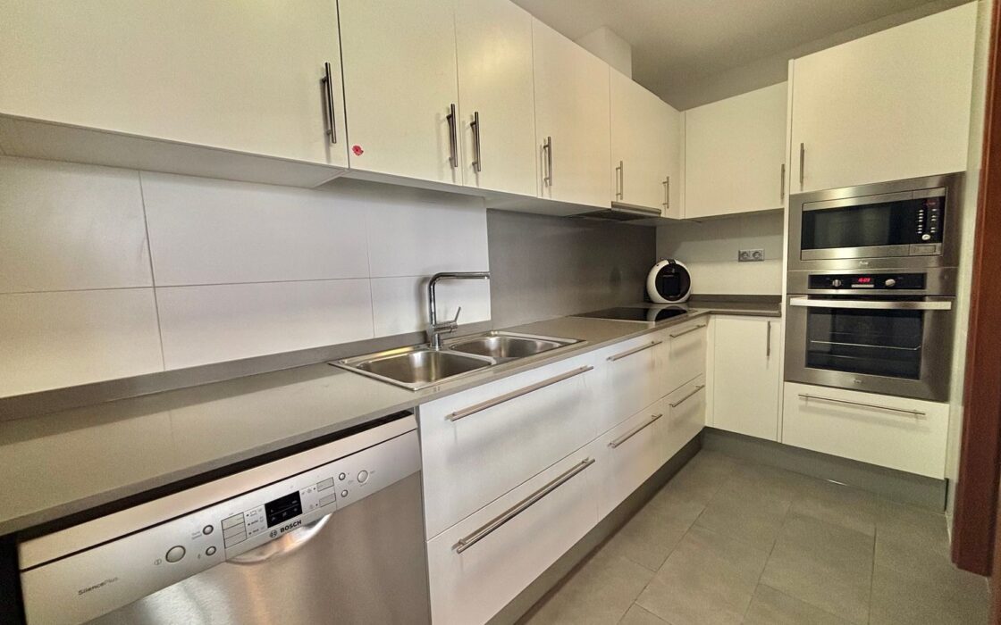 Елегантна квартира 78 кв.м на верхньому поверсі Барселони