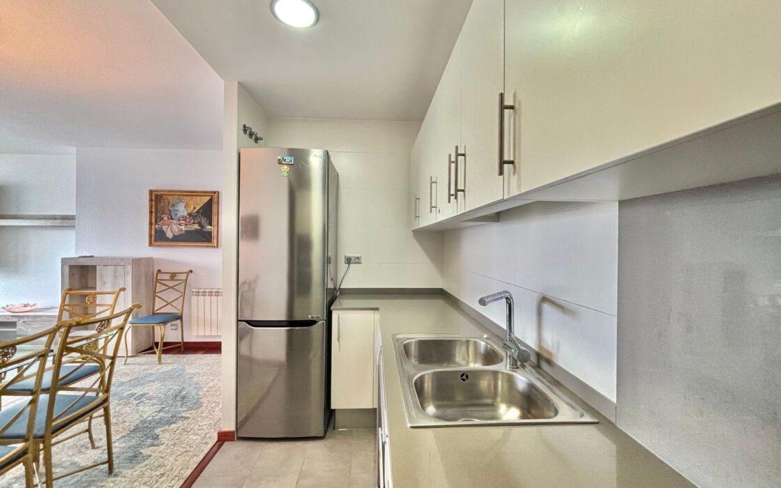 Елегантна квартира 78 кв.м на верхньому поверсі Барселони