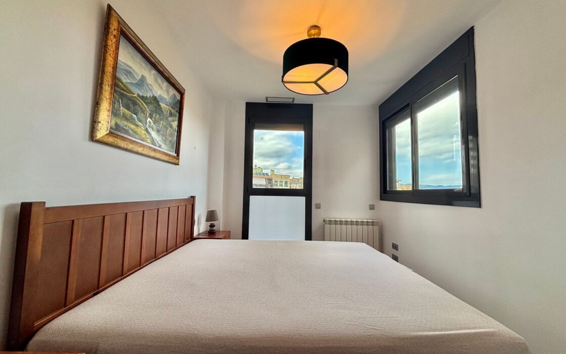 Елегантна квартира 78 кв.м на верхньому поверсі Барселони