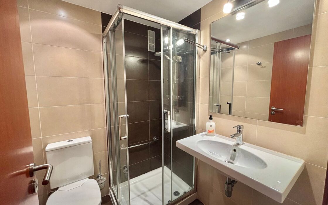 Елегантна квартира 78 кв.м на верхньому поверсі Барселони