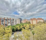 Елегантна квартира 78 кв.м на верхньому поверсі Барселони