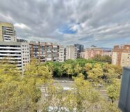 Елегантна квартира 78 кв.м на верхньому поверсі Барселони