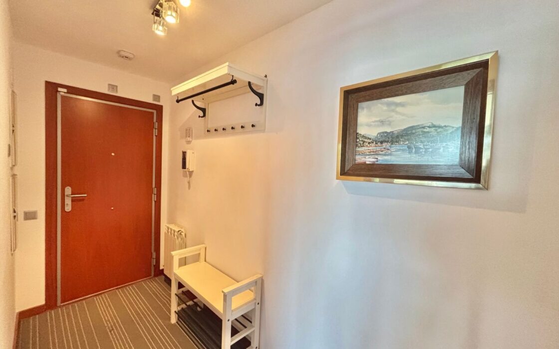 Елегантна квартира 78 кв.м на верхньому поверсі Барселони