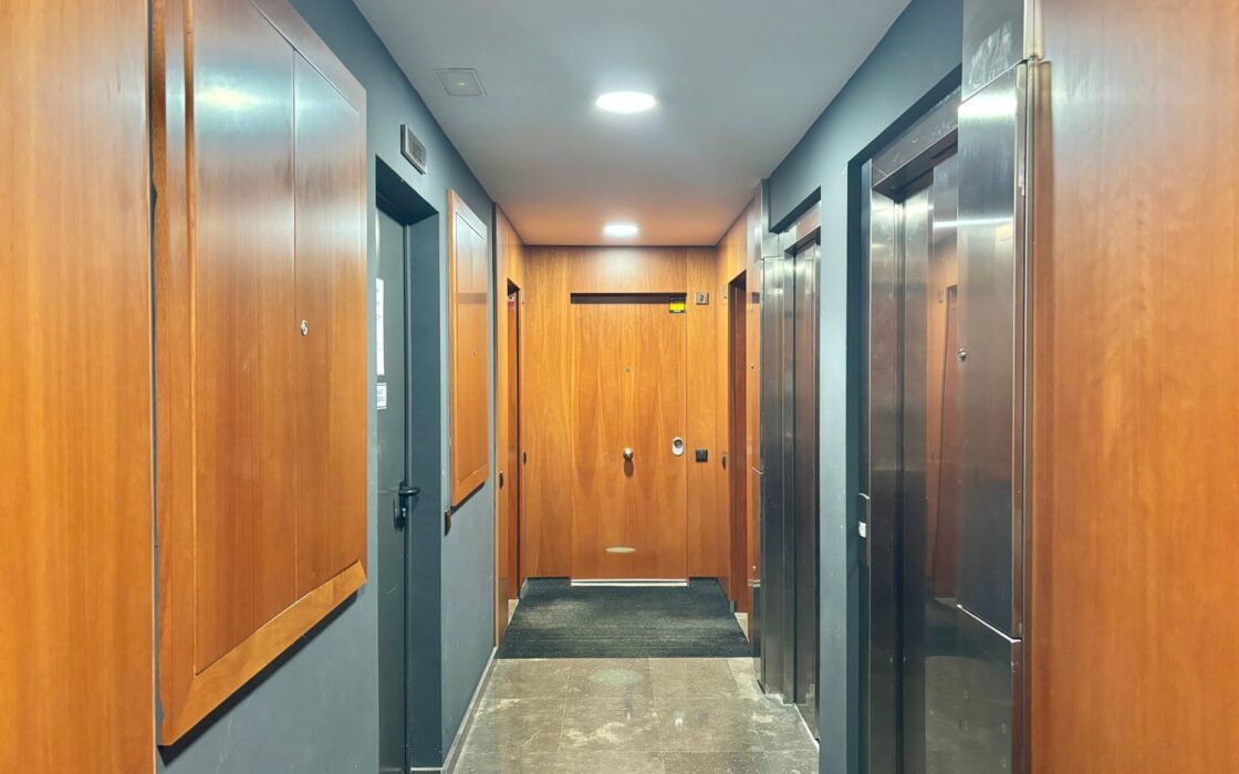 Елегантна квартира 78 кв.м на верхньому поверсі Барселони