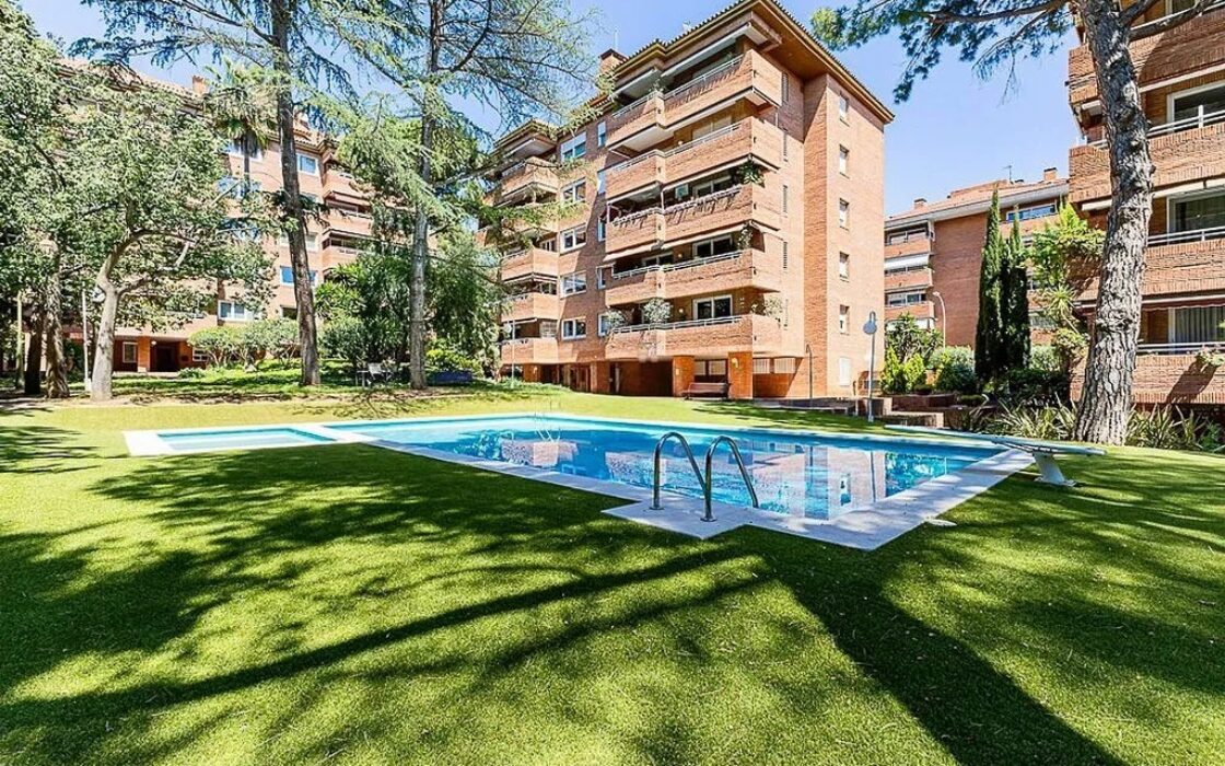 Квартира 78 кв.м з басейном у Педральбесі, Барселона