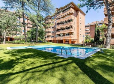 Квартира 78 кв.м с бассейном в Педральбес, Барселона