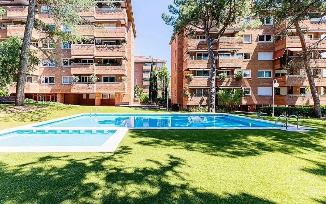 Квартира 78 кв.м з басейном у Педральбесі, Барселона