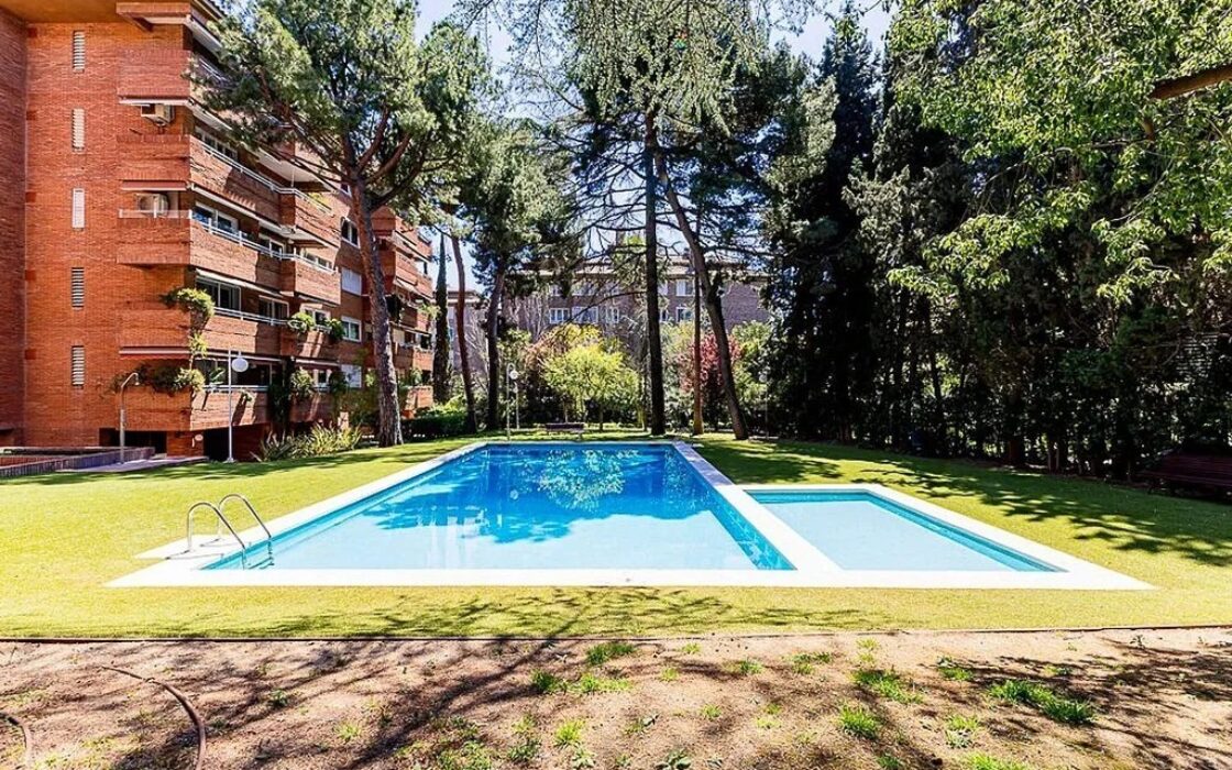 Квартира 78 кв.м з басейном у Педральбесі, Барселона