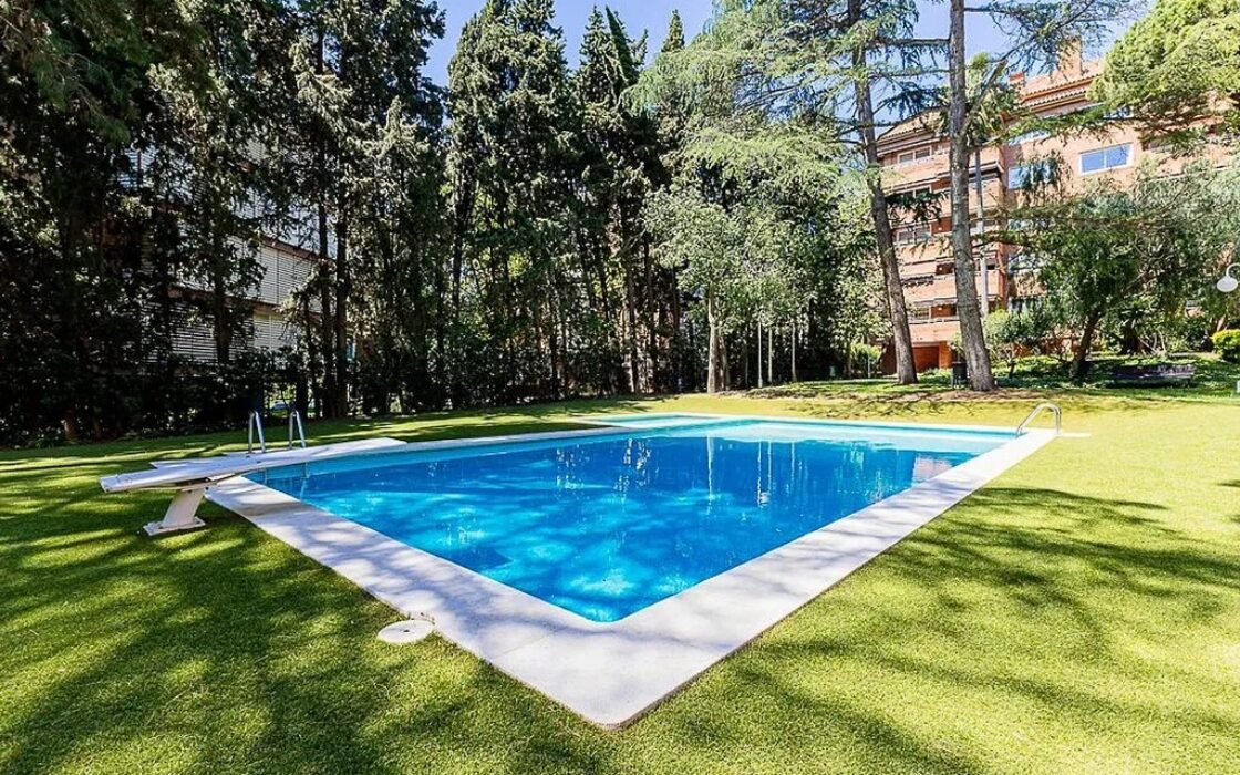 Квартира 78 кв.м з басейном у Педральбесі, Барселона