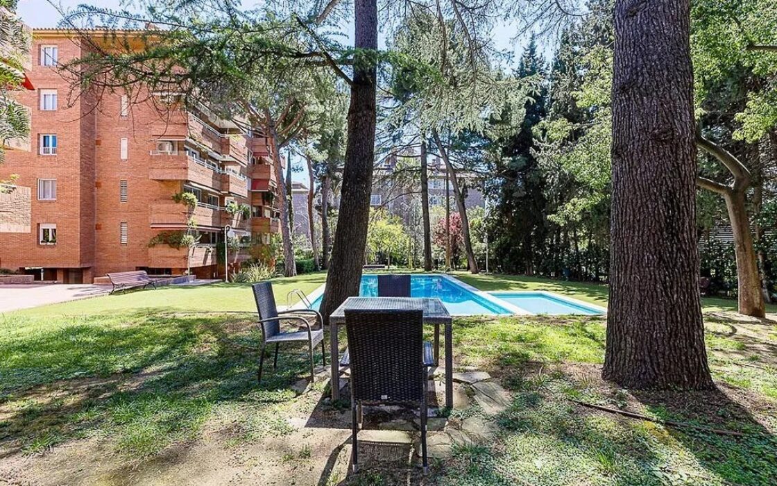 Квартира 78 кв.м з басейном у Педральбесі, Барселона