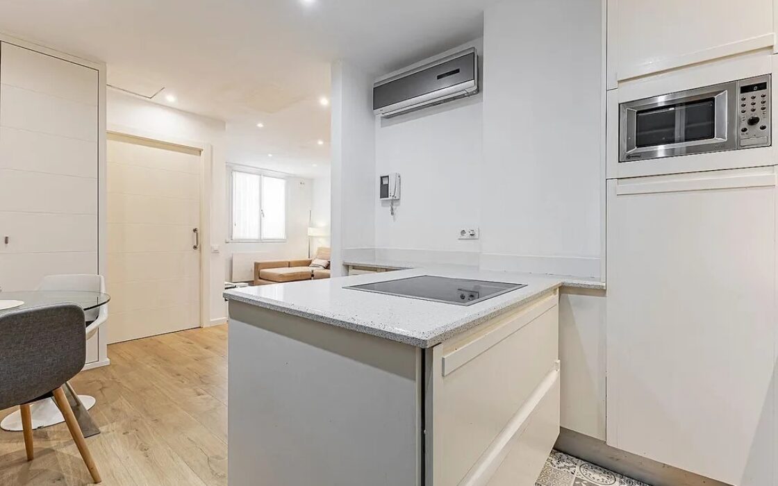 Квартира 78 кв.м з басейном у Педральбесі, Барселона